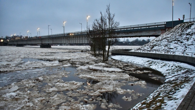 Plūdi Daugavā pie Jēkabpils tilta