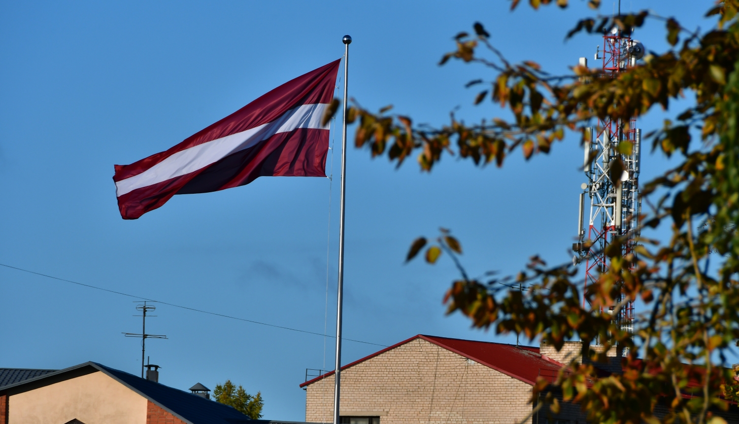Latvijas Republikas karogs mastā Jēkabpilī